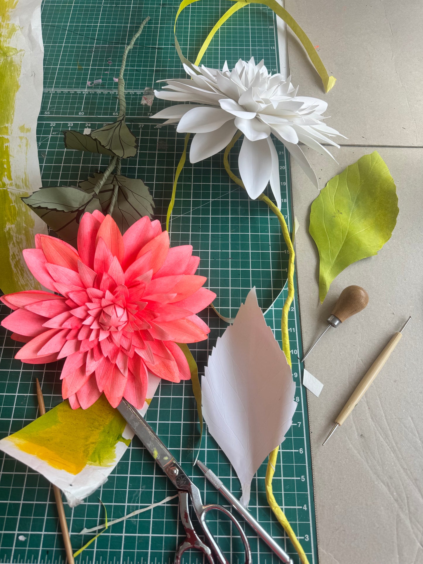 Dahlia's - Learn the art of creating show stopping paper flowers
