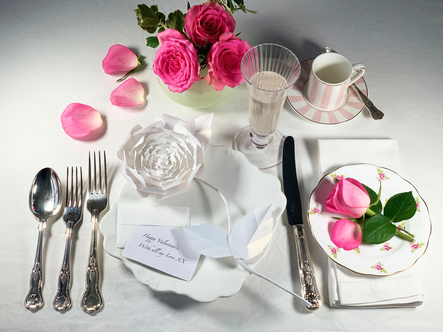 永遠のホワイトペーパー牡丹