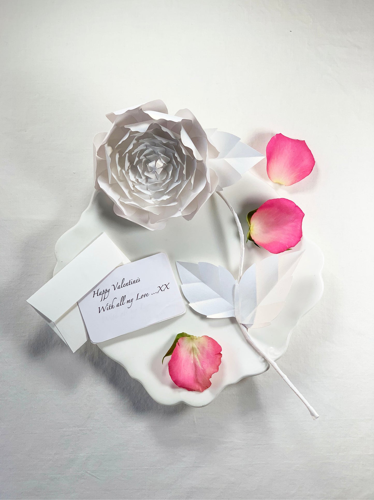 永遠のホワイトペーパー牡丹