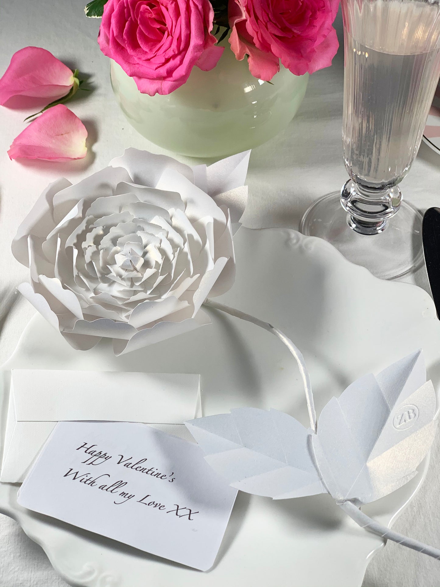 永遠のホワイトペーパー牡丹