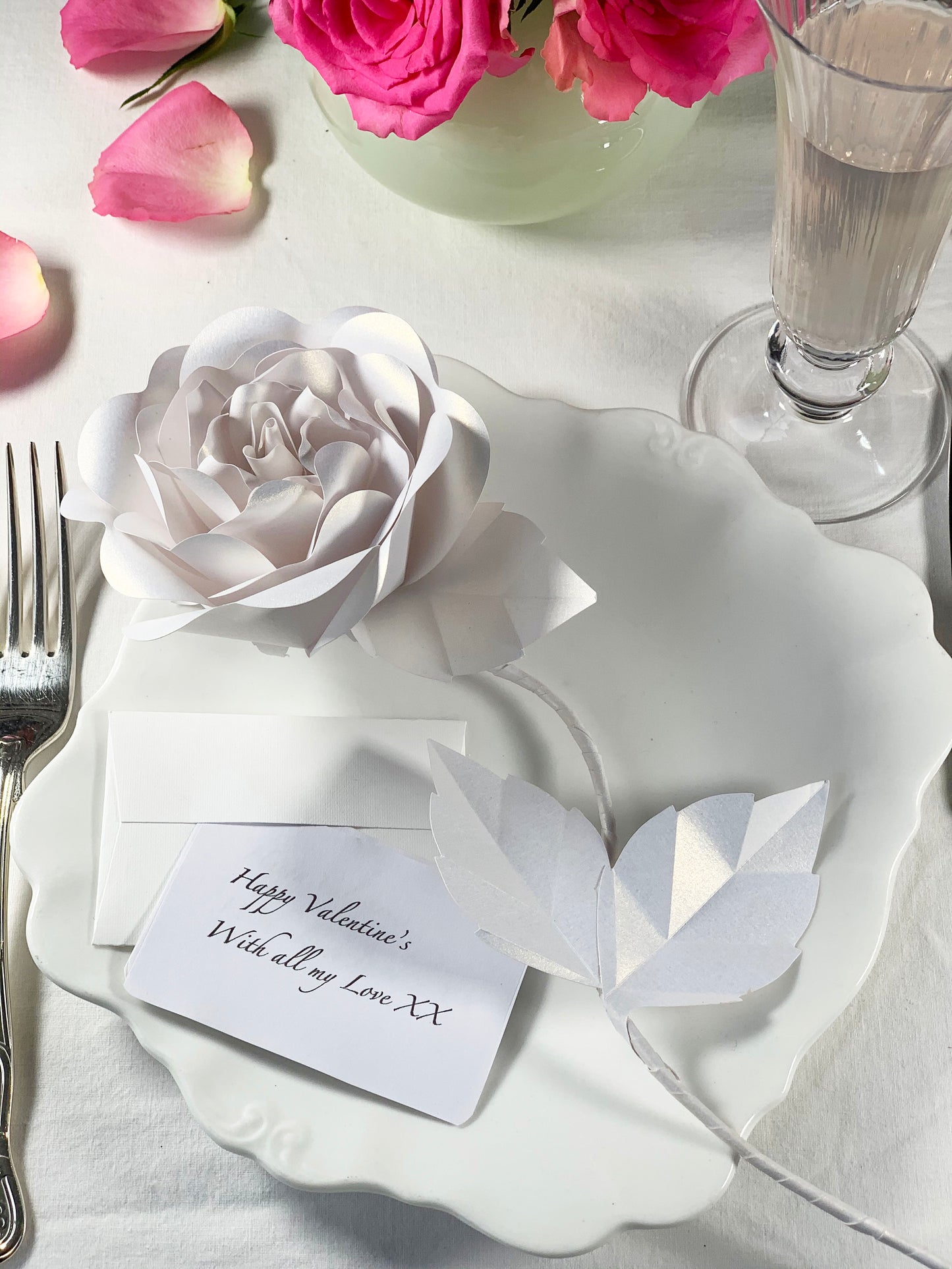 永遠のホワイトペーパーローズ