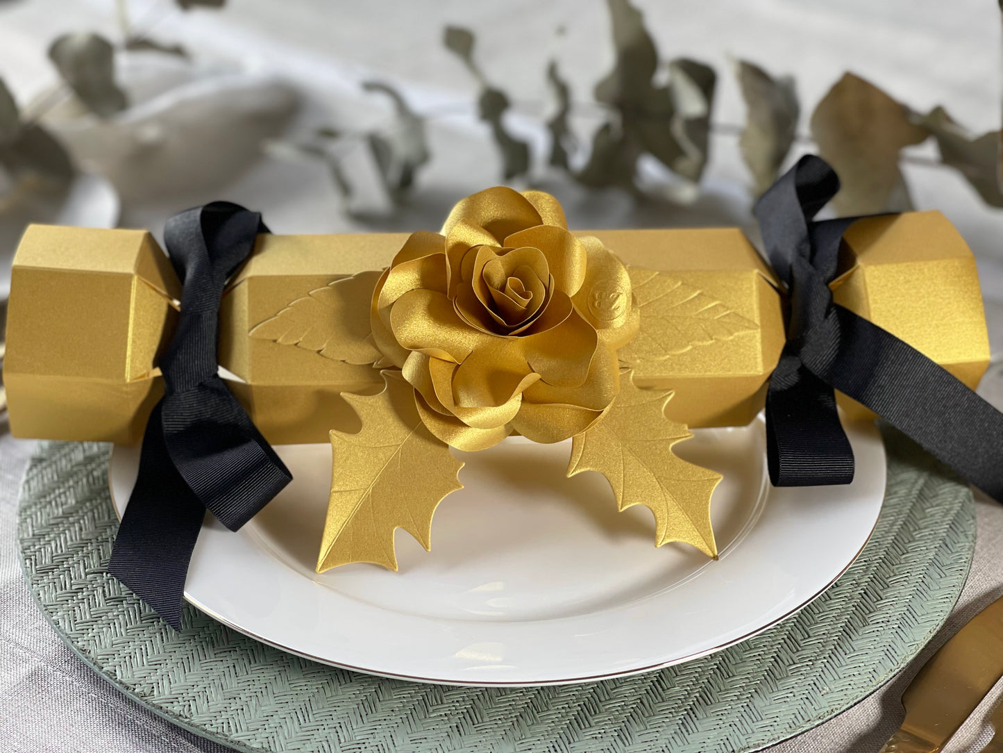 Box of 6 Luxury Christmas Cracker - Gold Rose