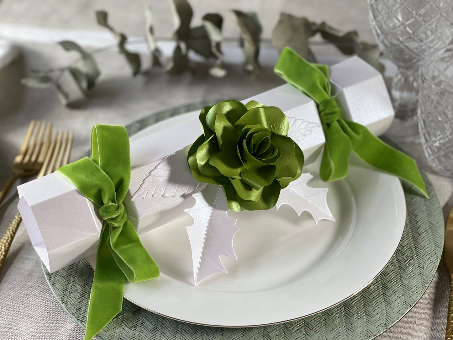 Box of 6 Luxury Christmas Cracker - Botanical Green Rose