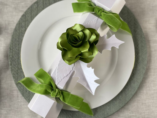 Box of 6 Luxury Christmas Cracker - Botanical Green Rose