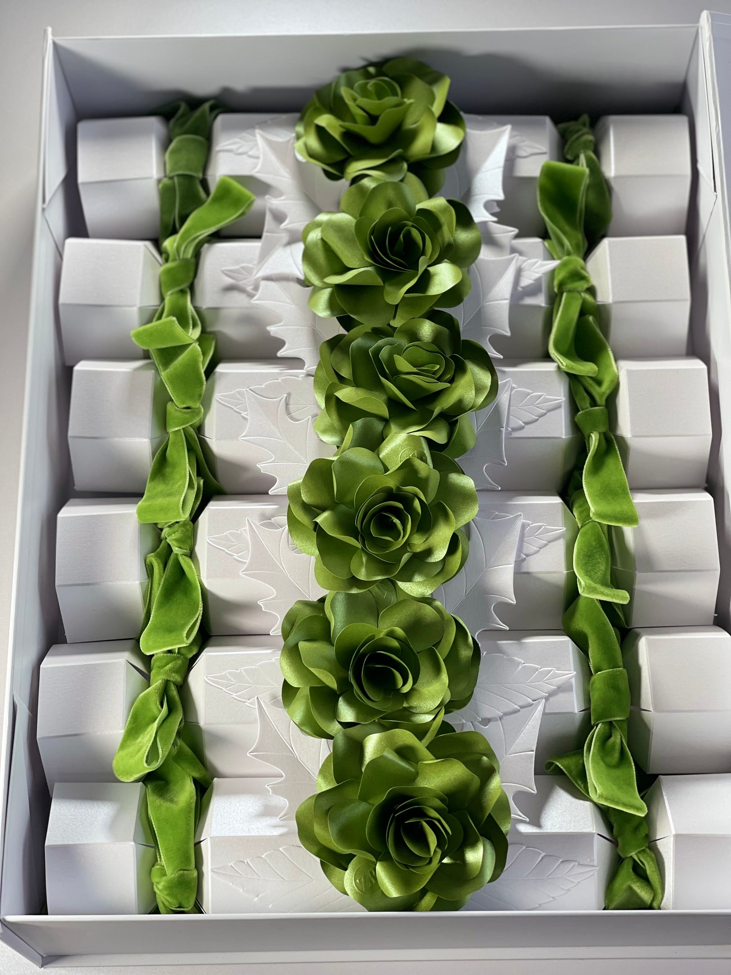 Box of 6 Luxury Christmas Cracker - Botanical Green Rose