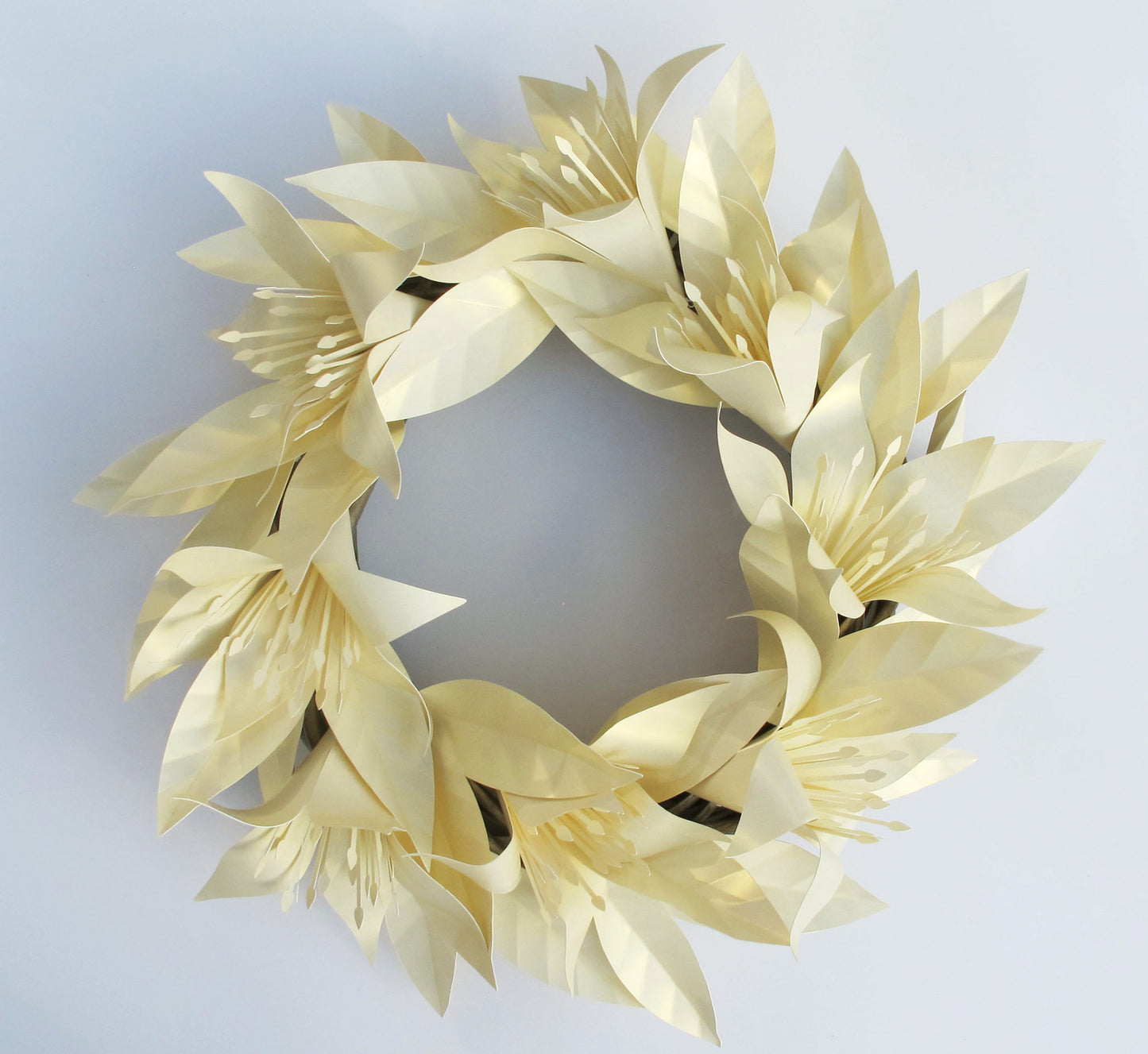 Outdoor Gold Amaryllis Wreath